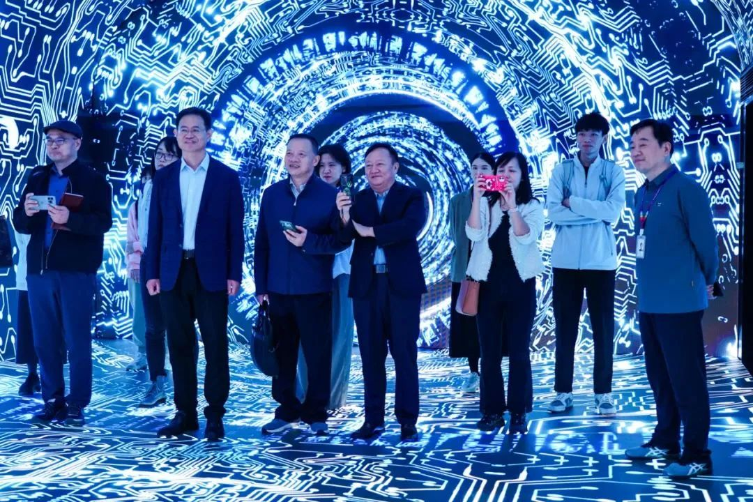 2024120602 国家广电总局发展研究中心一行赴南宫NG·28(中国)相信品牌力量励丰文化调研指导